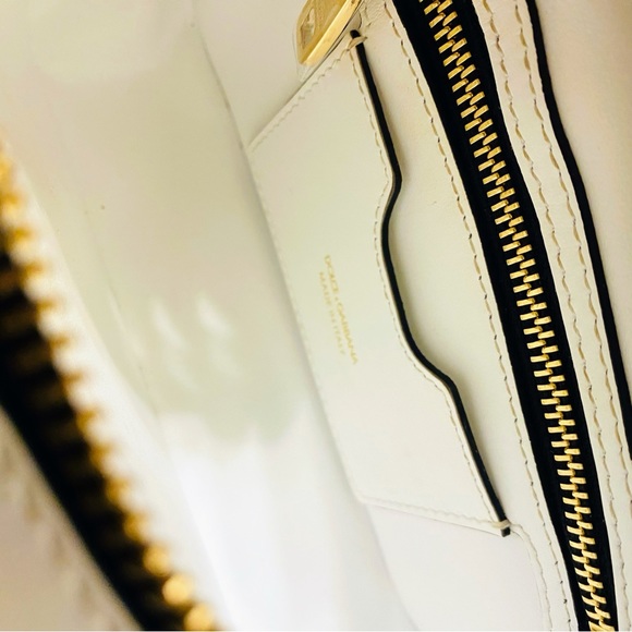 NEW WITH TAGS! 100% Authentic Dolce And Gabbana White Logo Leather Camera Bag - Picture 11 of 13